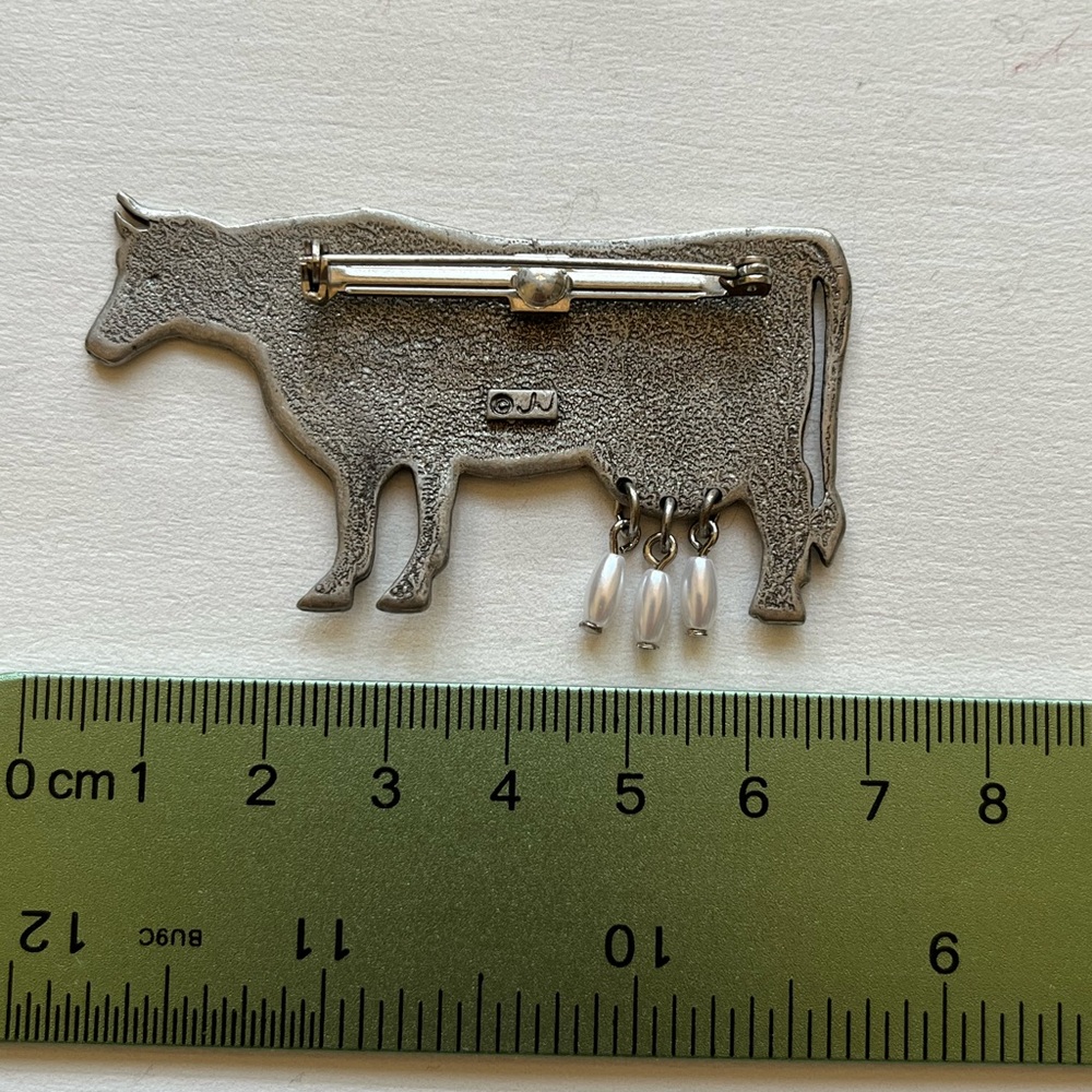 Vintage Signed JJ Cow with faux pearl dangles brooch. - Picture 3 of 4